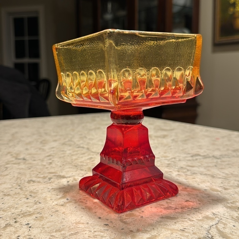 VINTAGE~JEANETTE WESTMORELAND~INDIANA GLASS~SQUARE PEDESTAL~CANDY DISH NICE~G12